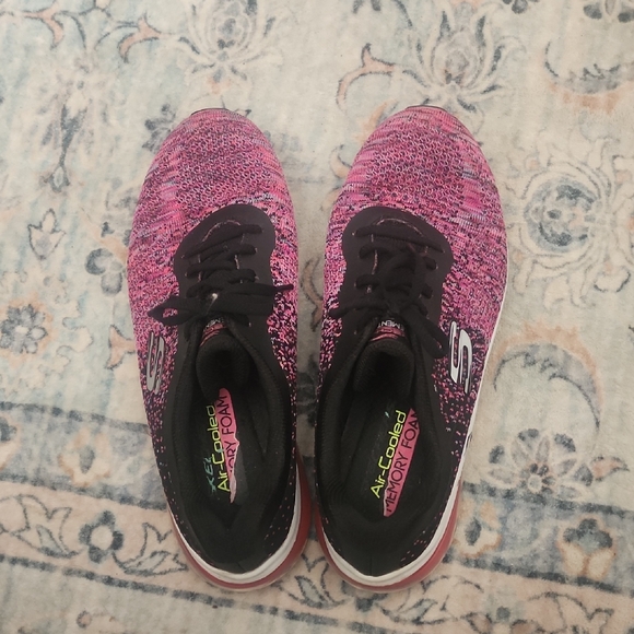 Skechers Pink and Black Running Shoes - Picture 1 of 4